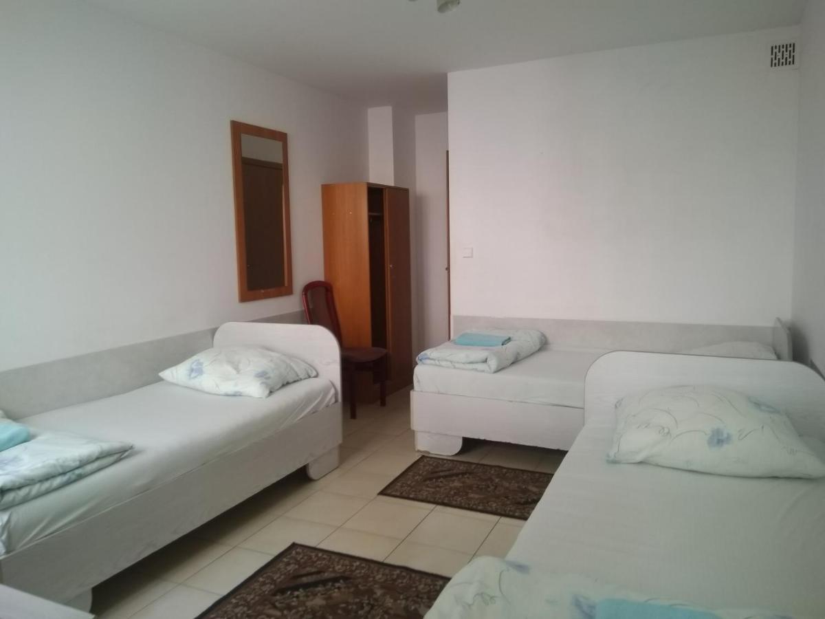 Hostel Malva Łomianki Buitenkant foto