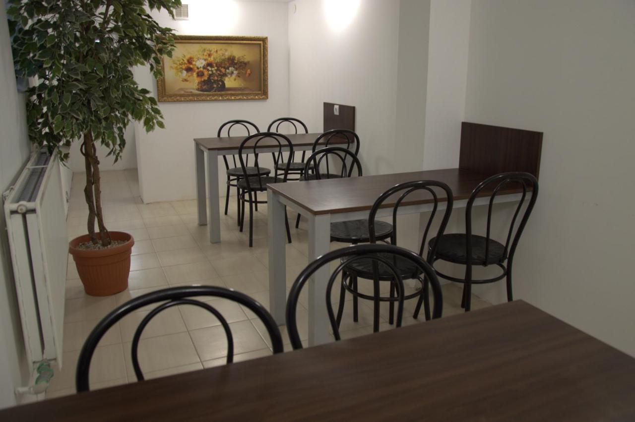 Hostel Malva Łomianki Buitenkant foto