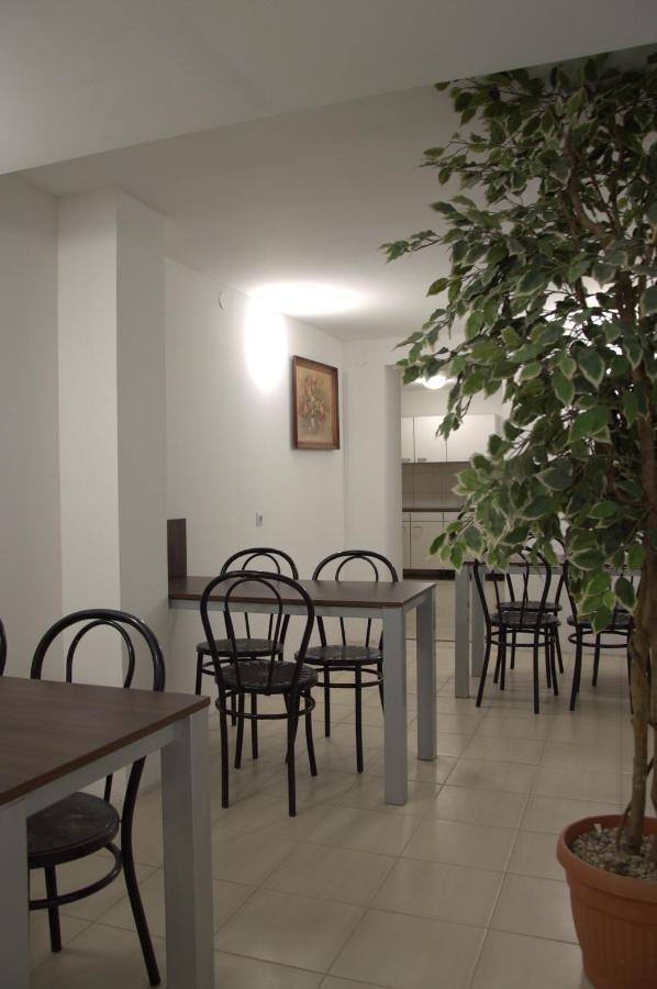 Hostel Malva Łomianki Buitenkant foto